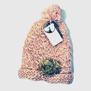 NWT MoonShadow Womens/Teen Winter textured Knit Hat Pom Pom Pink Flower